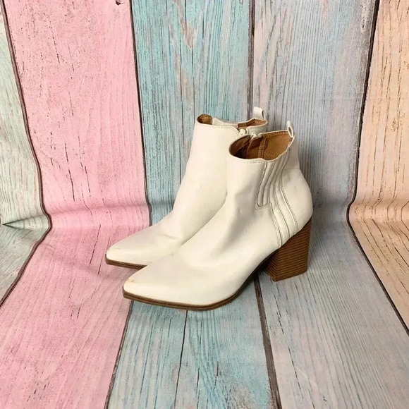 White pointy toe ankle booties block heel - Picture 1 of 12